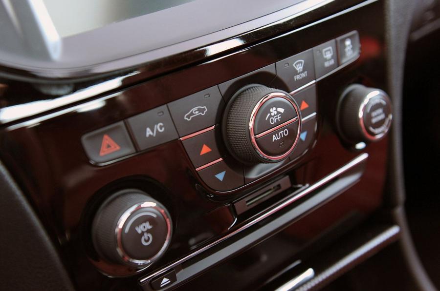  Chrysler 300C S 2012 года  (фото 8 из 46)